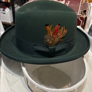 Elegant Green Fedora with Feather Accent 7sz